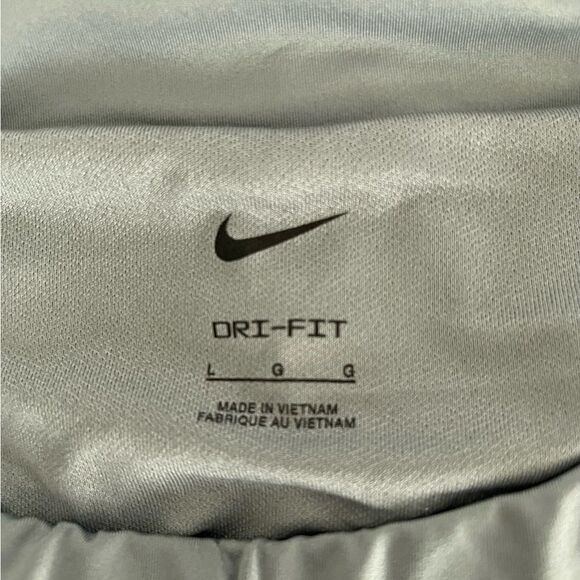 Gray NIKE Dri-Fit Short. - Picture 4 of 4